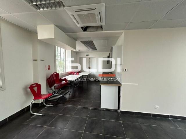 Bureaux A LOUER - NEUVILLE SUR SAONE - 681 m²