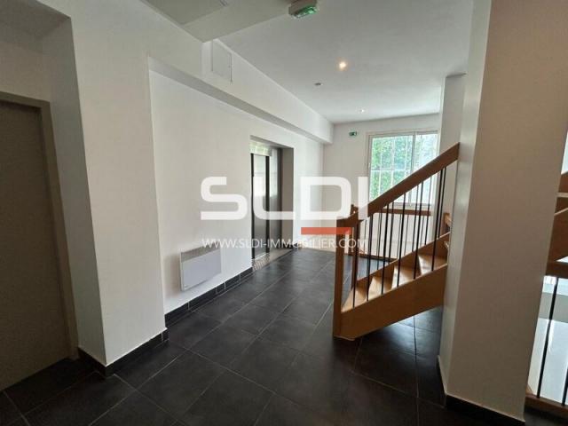 Bureaux A LOUER - NEUVILLE SUR SAONE - 681 m²