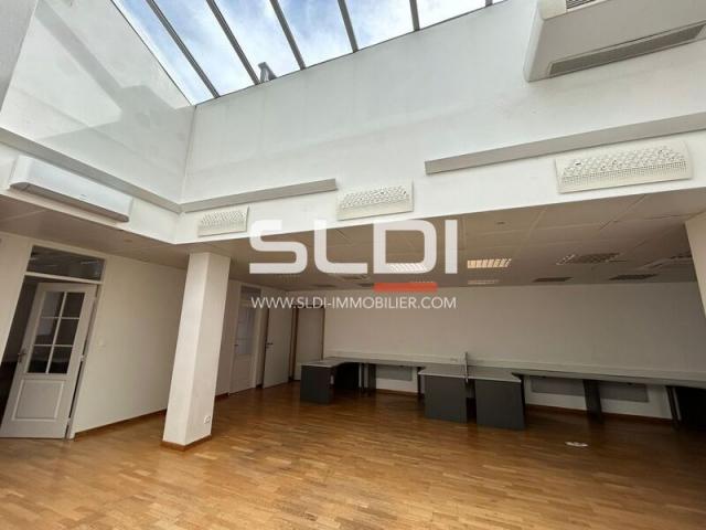 Bureaux A LOUER - NEUVILLE SUR SAONE - 681 m²