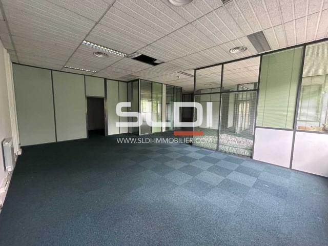 Bureaux A LOUER - TASSIN LA DEMI LUNE - 198 m²