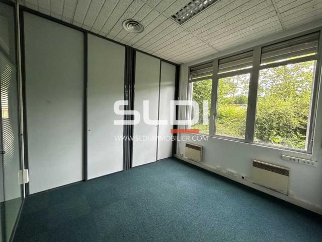 Bureaux A LOUER - TASSIN LA DEMI LUNE - 198 m²