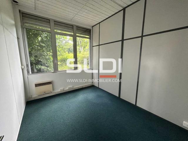 Bureaux A LOUER - TASSIN LA DEMI LUNE - 198 m²