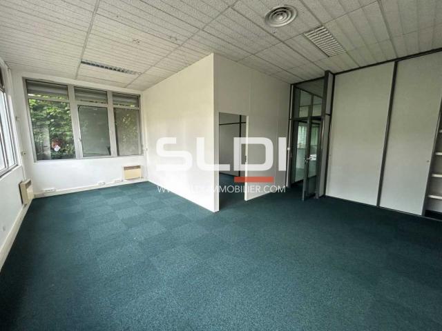 Bureaux A LOUER - TASSIN LA DEMI LUNE - 198 m²