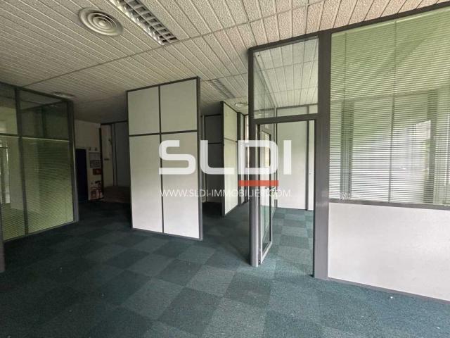 Bureaux A LOUER - TASSIN LA DEMI LUNE - 198 m²