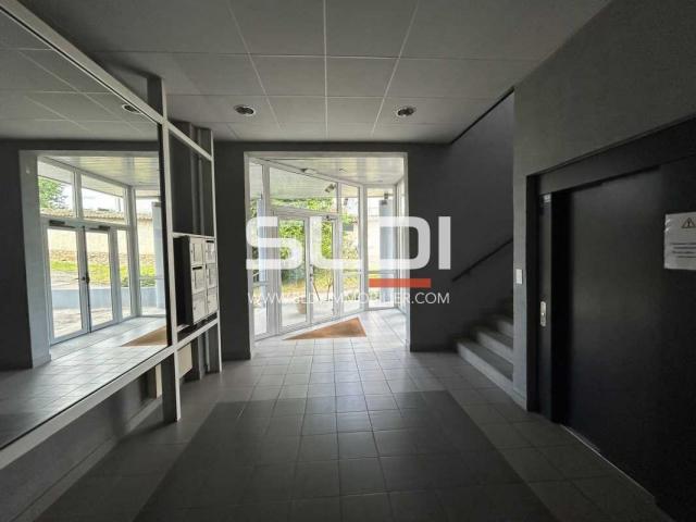 Bureaux A LOUER - TASSIN LA DEMI LUNE - 198 m²