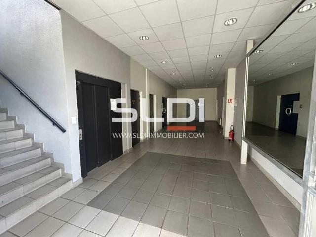 Bureaux A LOUER - TASSIN LA DEMI LUNE - 198 m²