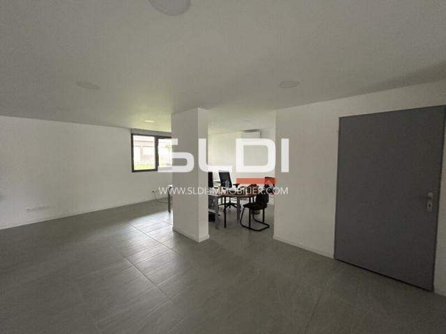 Commerces A LOUER - JASSANS RIOTTIER - 224 m²
