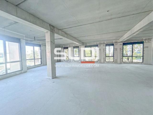 Bureaux A VENDRE - LA TOUR DE SALVAGNY - 759 m²