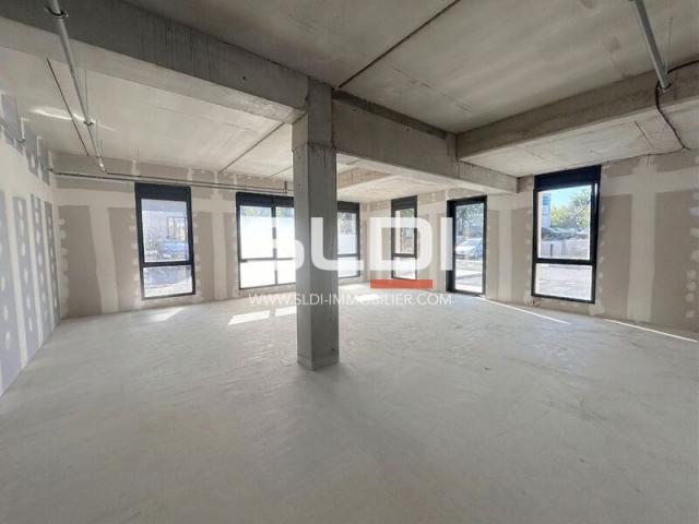 Bureaux A VENDRE - LA TOUR DE SALVAGNY - 759 m²