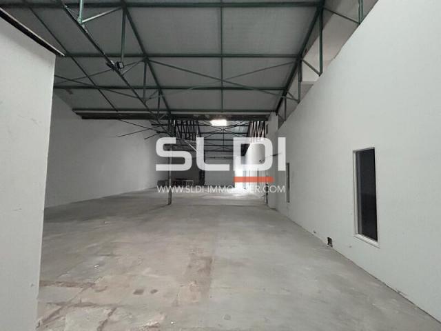 Locaux d'activités A LOUER - REYRIEUX - 3 001 m²