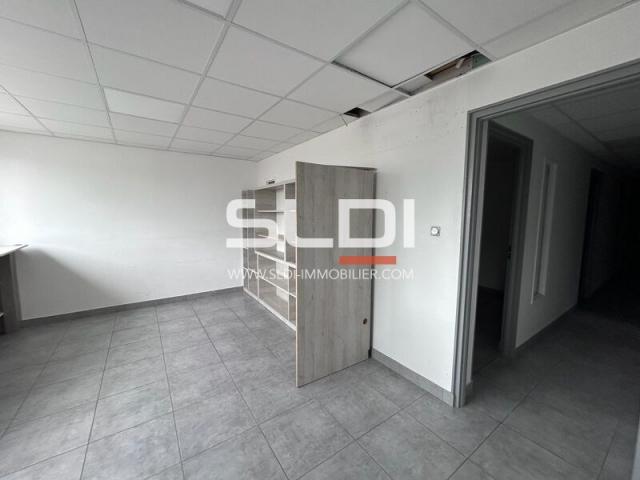 Locaux d'activités A LOUER - REYRIEUX - 3 001 m²