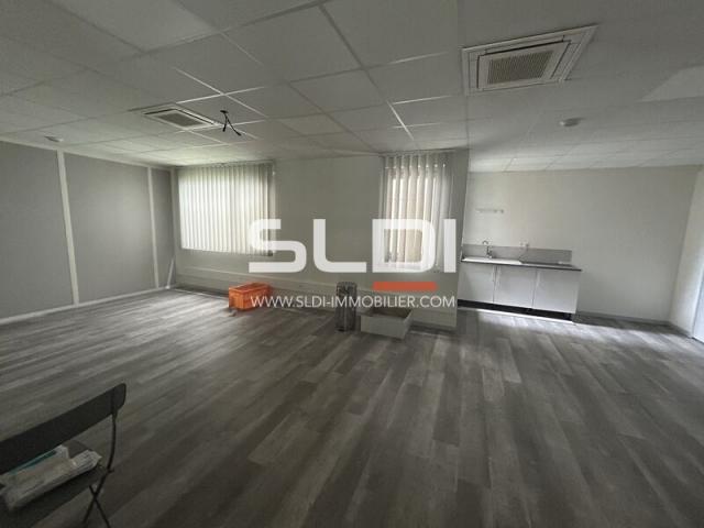 Locaux d'activités A LOUER - REYRIEUX - 1 362 m²