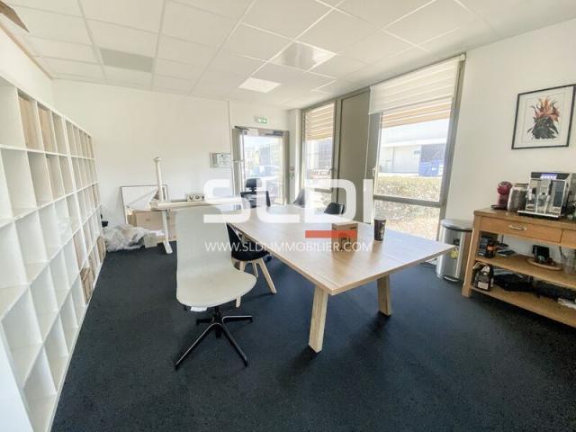 Bureaux A LOUER - SAINT PRIEST - 360 m²