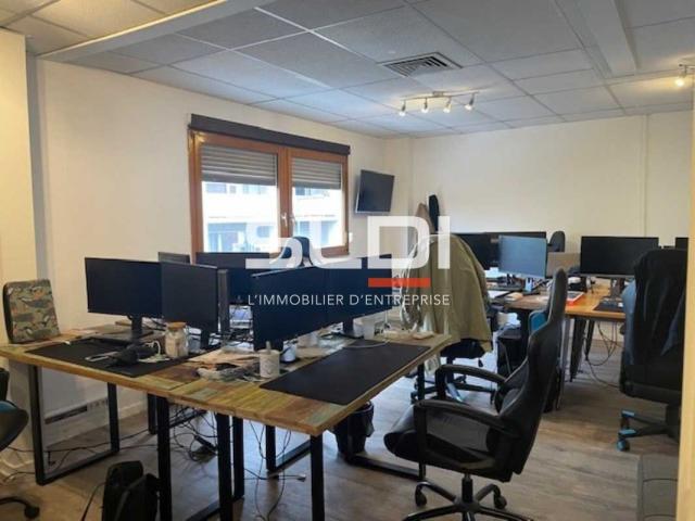 Bureaux A LOUER - VILLEURBANNE - 350 m²