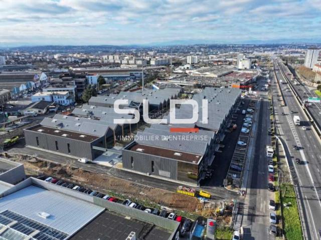 Commerces A VENDRE OU A LOUER - VENISSIEUX - 1 046 m²