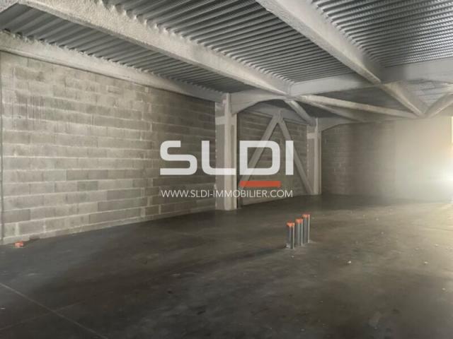 Commerces A VENDRE OU A LOUER - VENISSIEUX - 1 046 m²