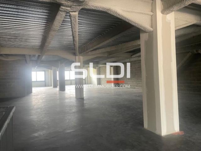 Commerces A VENDRE OU A LOUER - VENISSIEUX - 1 046 m²