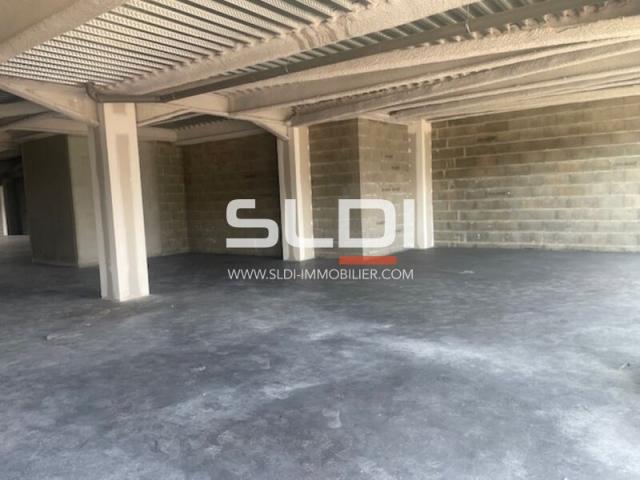 Commerces A VENDRE OU A LOUER - VENISSIEUX - 1 046 m²