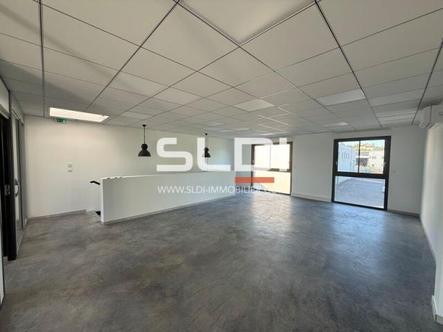 Locaux d'activités A VENDRE - SAINT LAURENT DE MURE - 150 m²