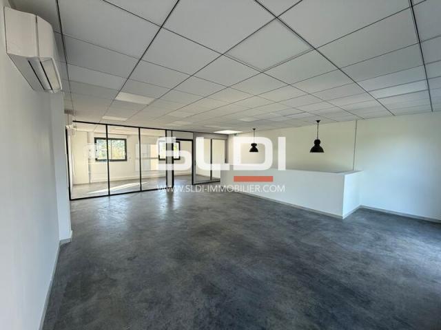 Locaux d'activités A VENDRE - SAINT LAURENT DE MURE - 150 m²