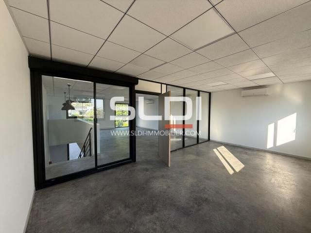 Locaux d'activités A VENDRE - SAINT LAURENT DE MURE - 150 m²
