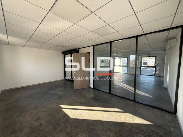 Locaux d'activités A VENDRE - SAINT LAURENT DE MURE - 150 m²
