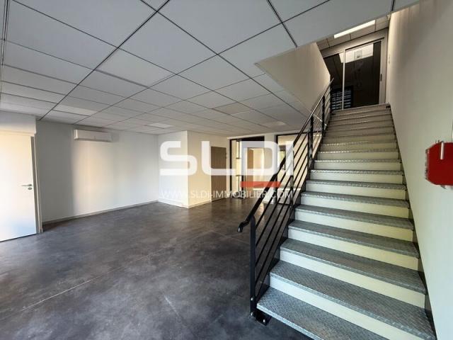 Locaux d'activités A VENDRE - SAINT LAURENT DE MURE - 150 m²