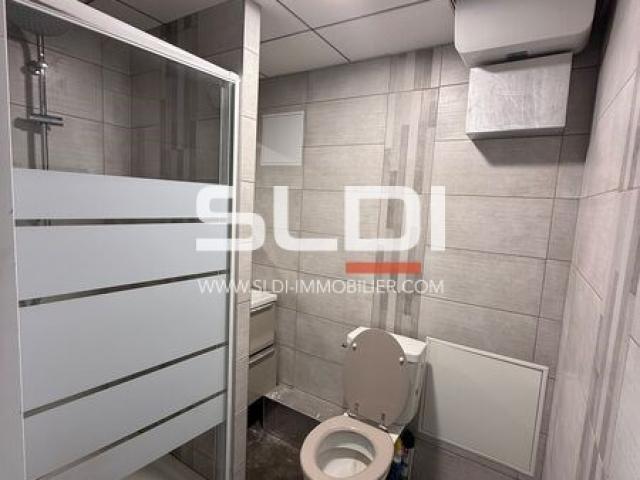 Locaux d'activités A VENDRE - SAINT LAURENT DE MURE - 150 m²