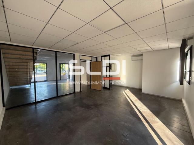Locaux d'activités A VENDRE - SAINT LAURENT DE MURE - 150 m²