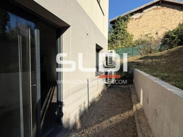Locaux d'activités A VENDRE - SAINT LAURENT DE MURE - 150 m²