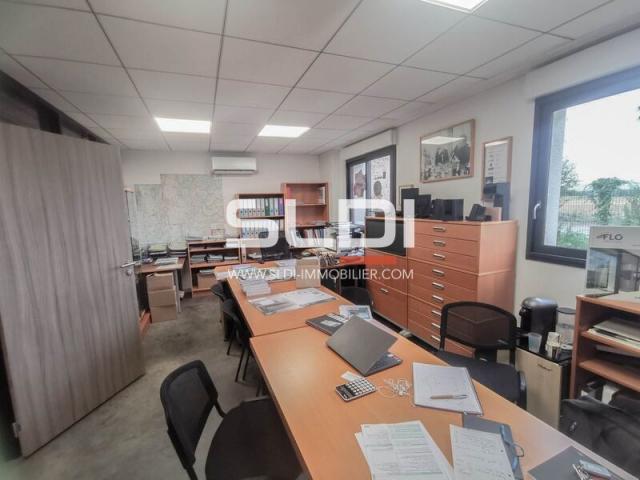 Locaux d'activités A VENDRE - SAINT LAURENT DE MURE - 150 m²