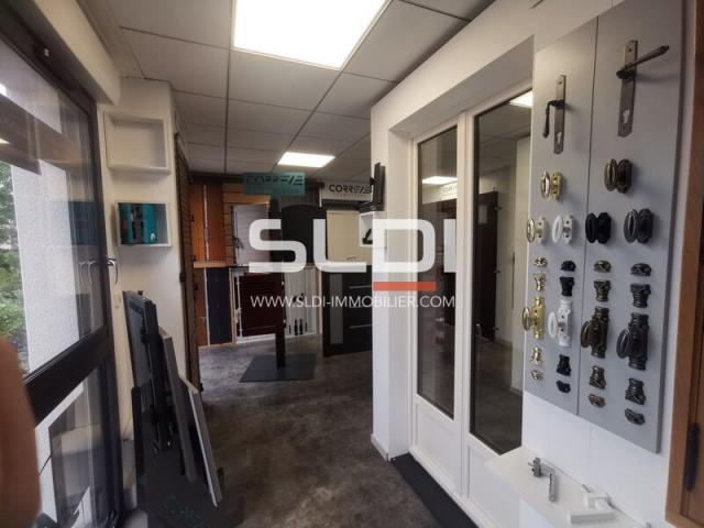 Locaux d'activités A VENDRE - SAINT LAURENT DE MURE - 150 m²