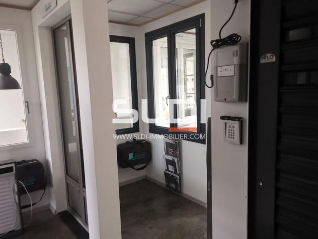 Locaux d'activités A VENDRE - SAINT LAURENT DE MURE - 150 m²