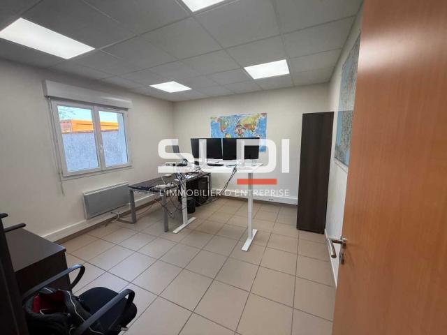Bureaux A LOUER - TOUSSIEU - 187 m²