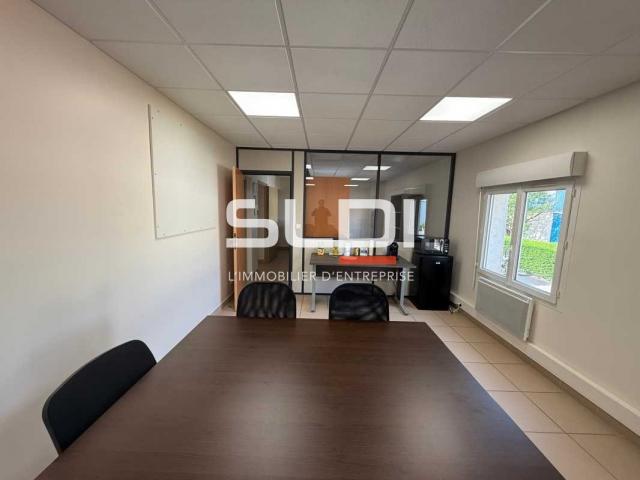 Bureaux A LOUER - TOUSSIEU - 187 m²