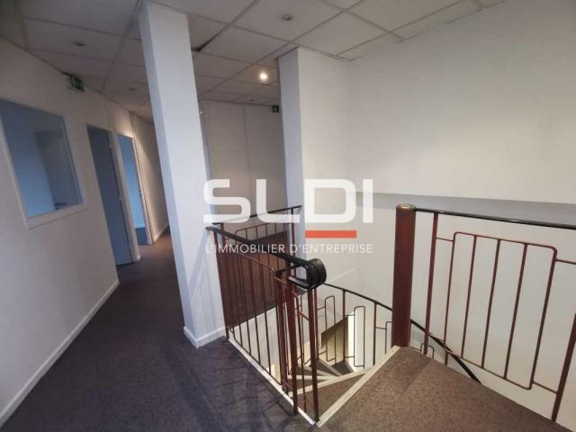 Bureaux A LOUER - TOUSSIEU - 187 m²