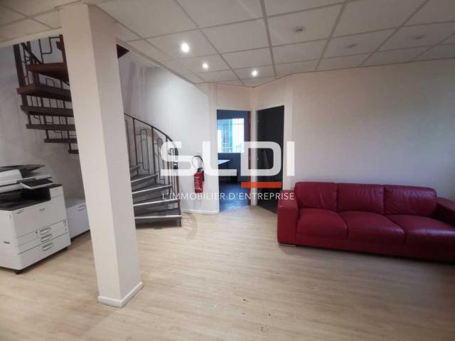 Bureaux A LOUER - TOUSSIEU - 187 m²