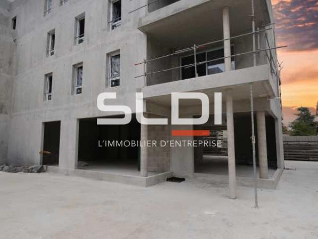 Commerces A VENDRE OU A LOUER - PUSIGNAN - 367 m²
