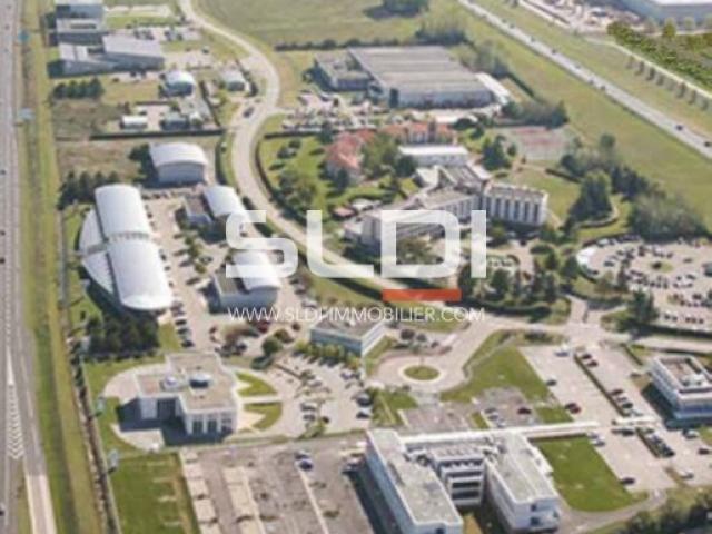 Locaux d'activités A LOUER - VILLEFONTAINE - 3 000 m²