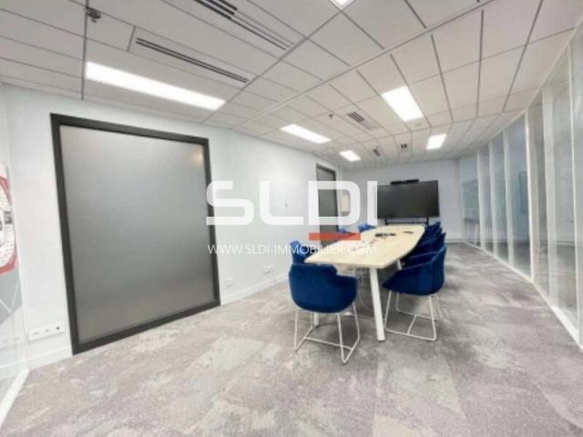 Locaux d'activités A LOUER - VILLEFONTAINE - 3 000 m²