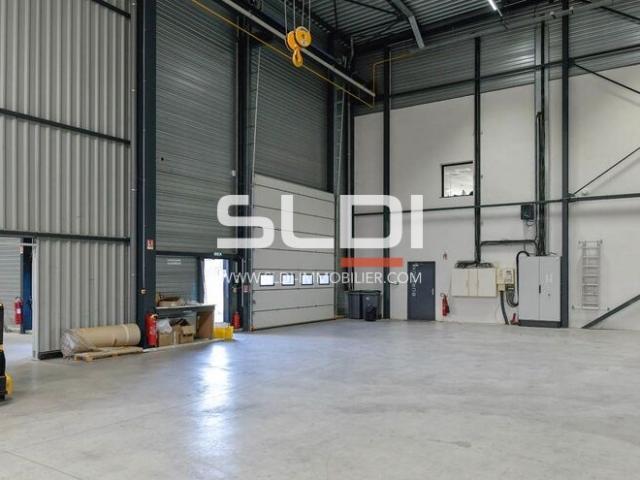 Locaux d'activités A LOUER - GENAS - 2 883 m²