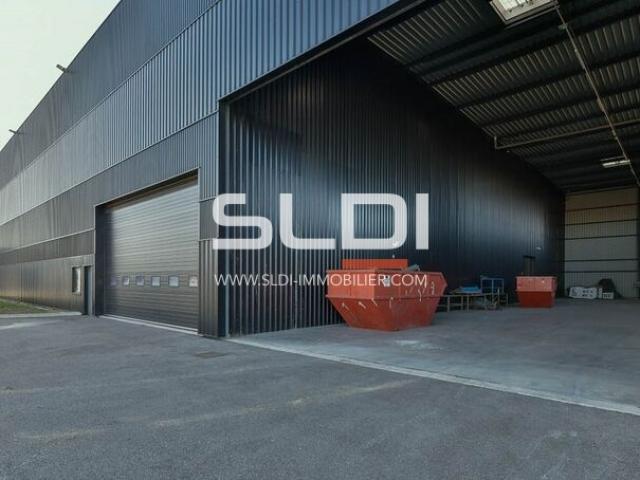 Locaux d'activités A LOUER - GENAS - 2 883 m²