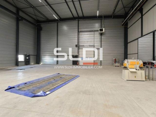 Locaux d'activités A LOUER - GENAS - 2 883 m²