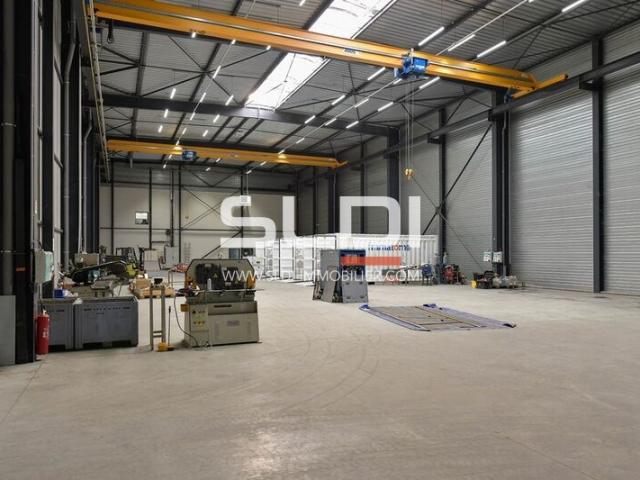 Locaux d'activités A LOUER - GENAS - 2 883 m²