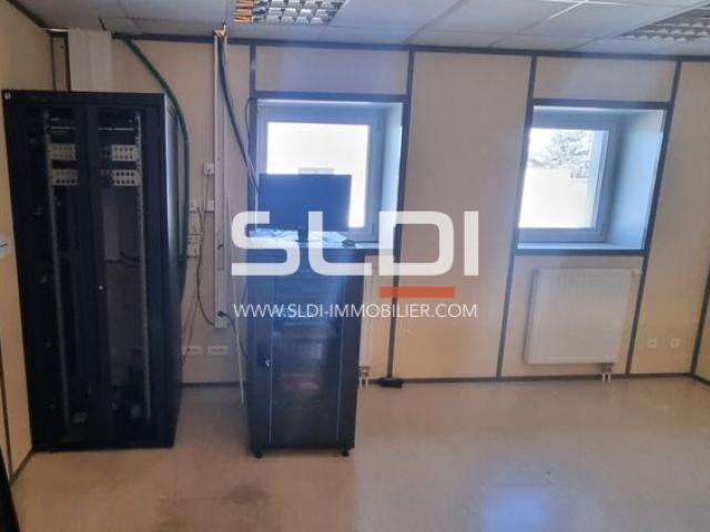 Locaux d'activités A VENDRE OU A LOUER - SAINT JUST SAINT RAMBERT - 6 600 m²