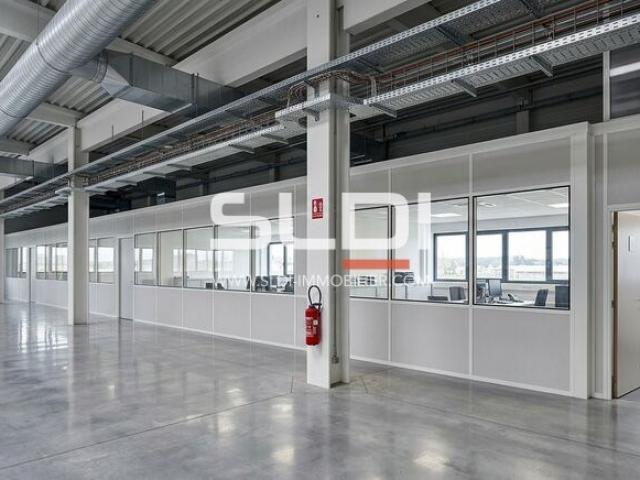 Locaux d'activités A LOUER - VENISSIEUX - 1 973 m²