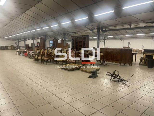 Locaux d'activités A LOUER - VILLEURBANNE - 2 306 m²