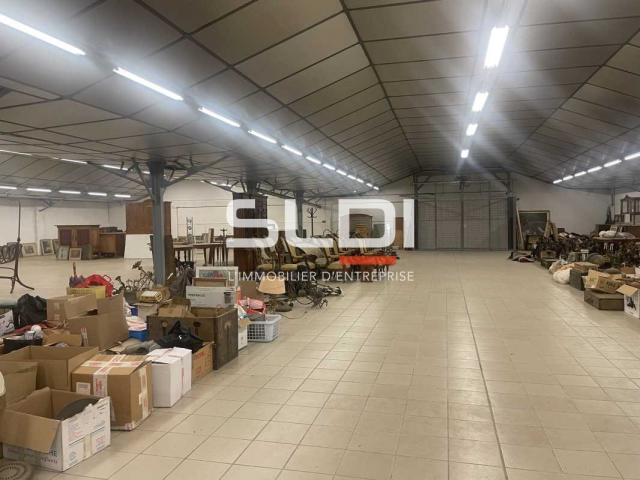 Locaux d'activités A LOUER - VILLEURBANNE - 2 306 m²