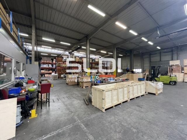 Locaux d'activités A LOUER - GENAS - 2 000 m²