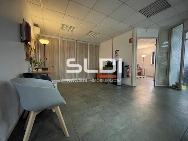 Locaux d'activités A LOUER - GENAS - 2 000 m²